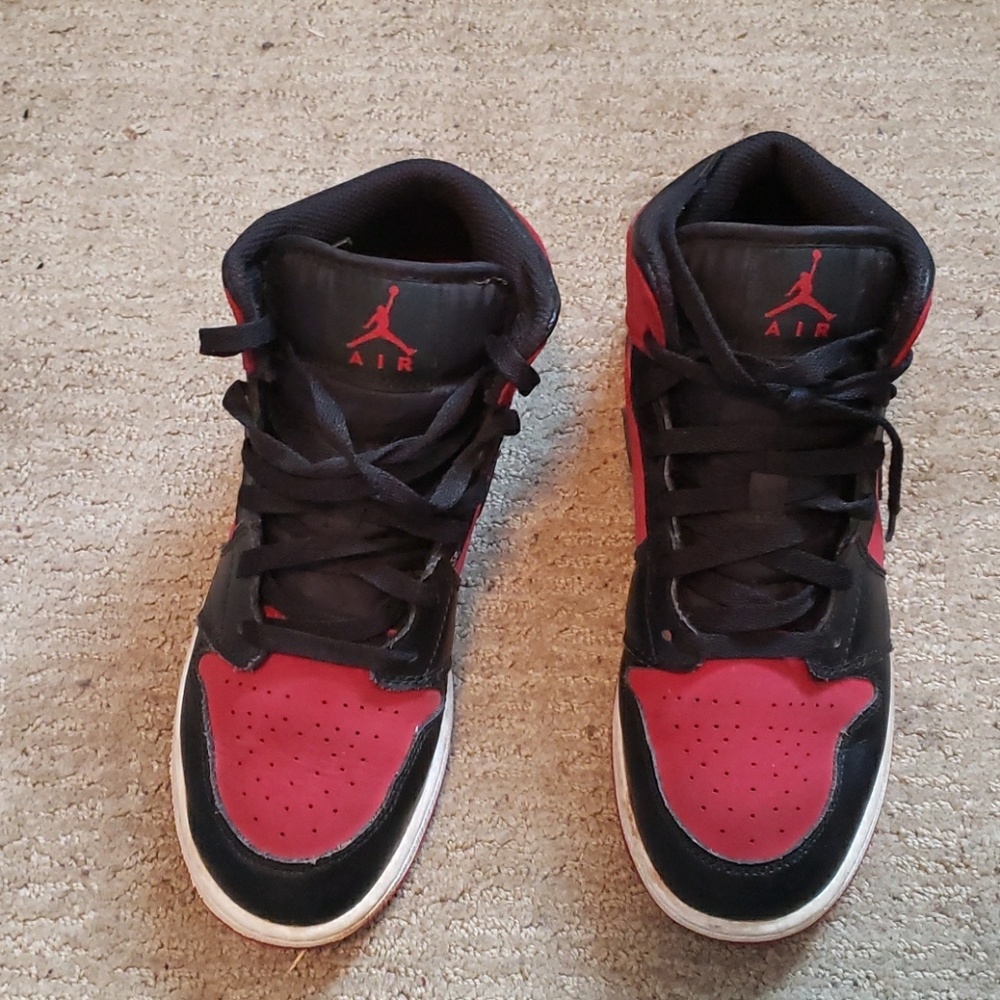 Jordan 1 mid  2018 release